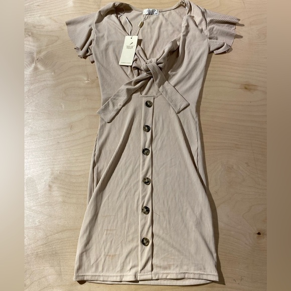 Julia Elegant Beige Button-Down Dress Small/ Medium (GA) - Picture 4 of 11